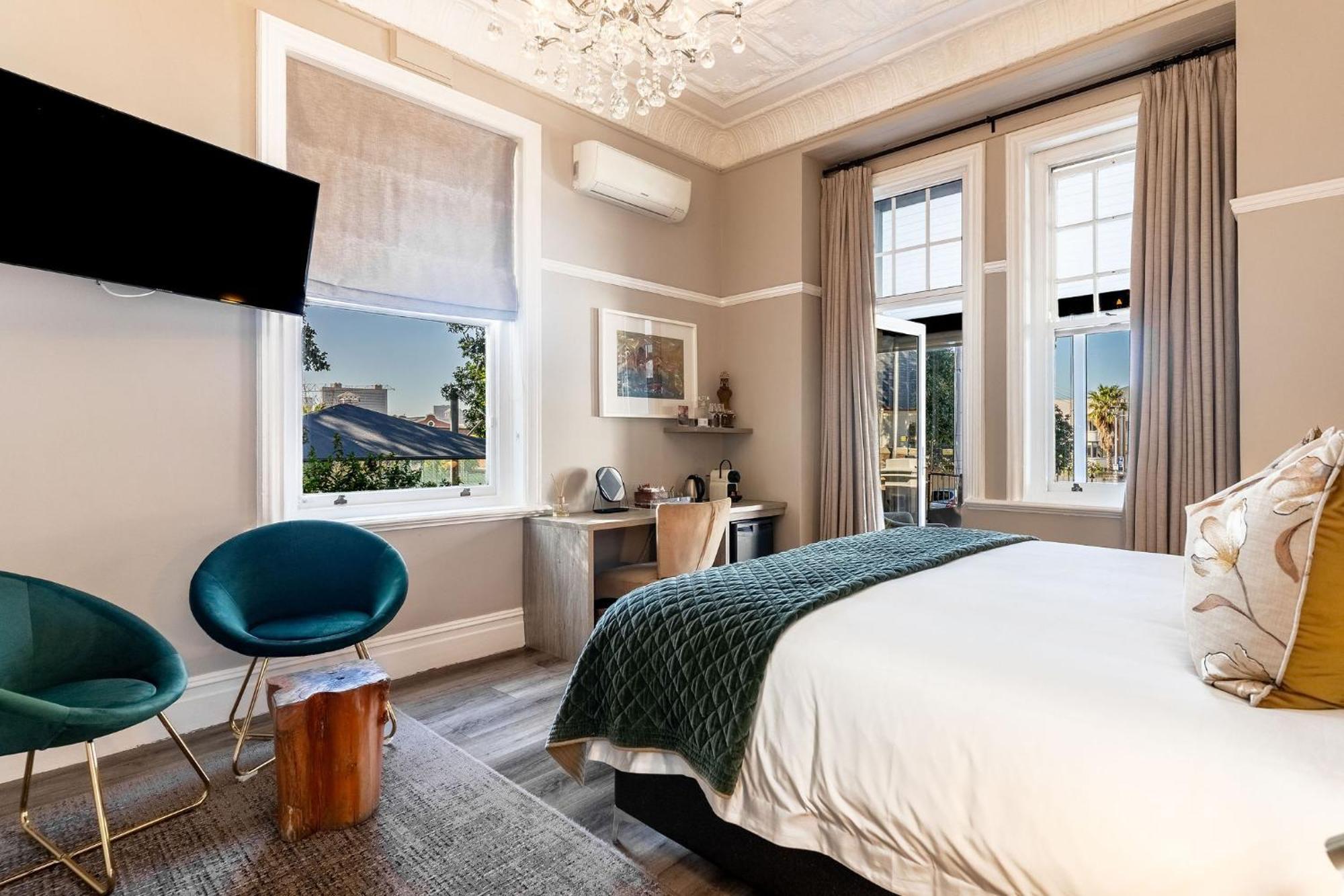Cloud 9 Boutique And 4*